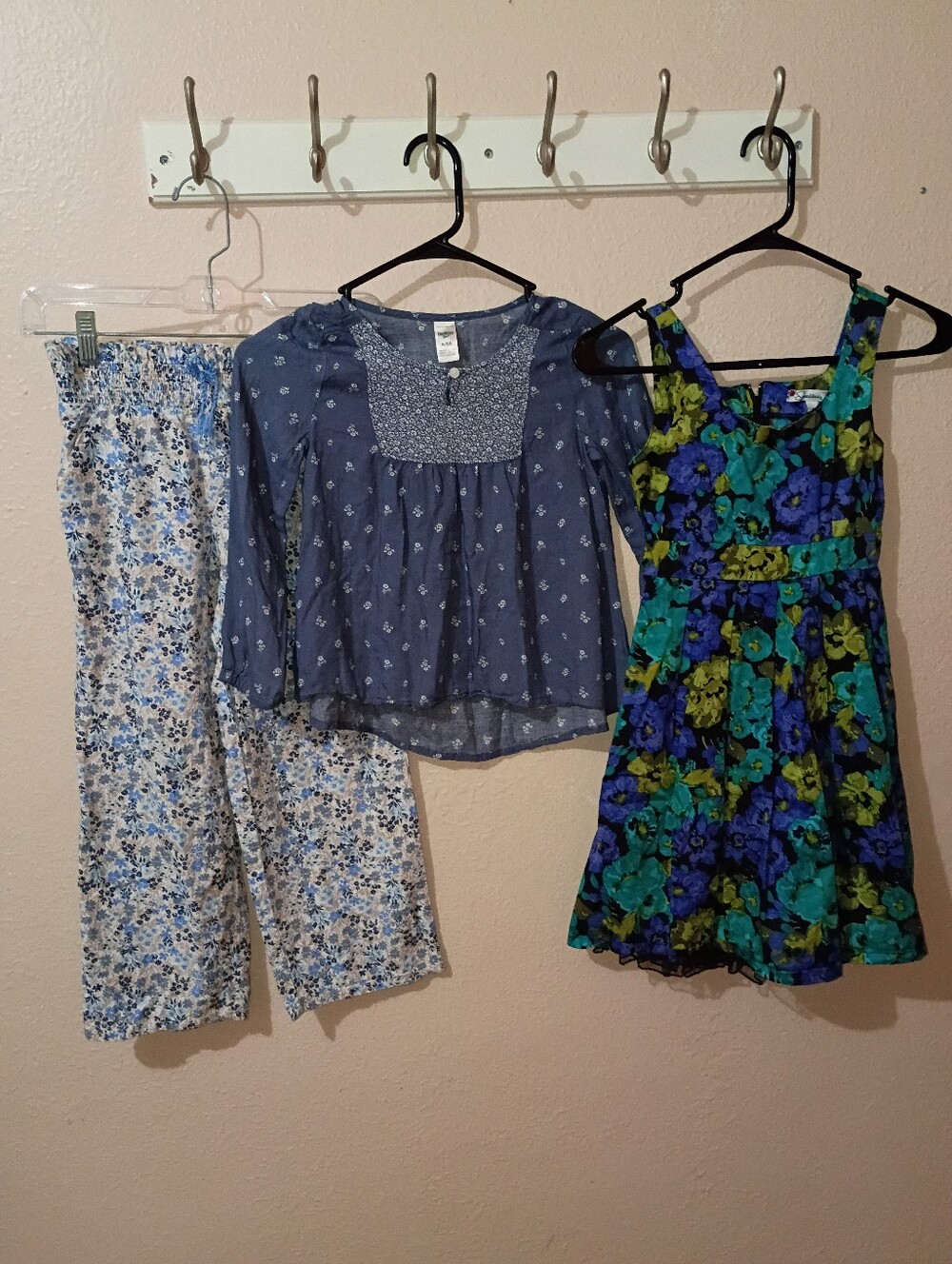GIRLS SIZE 8 BUNDLE OSHKOSH TOP, SPEECHLESS DRESS, & LINEN PANTS